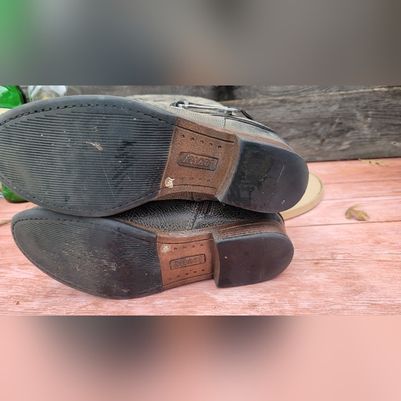 Levity Bonita Boots - Picture 3 of 9